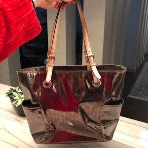 Michael Kors purse with great compartments!